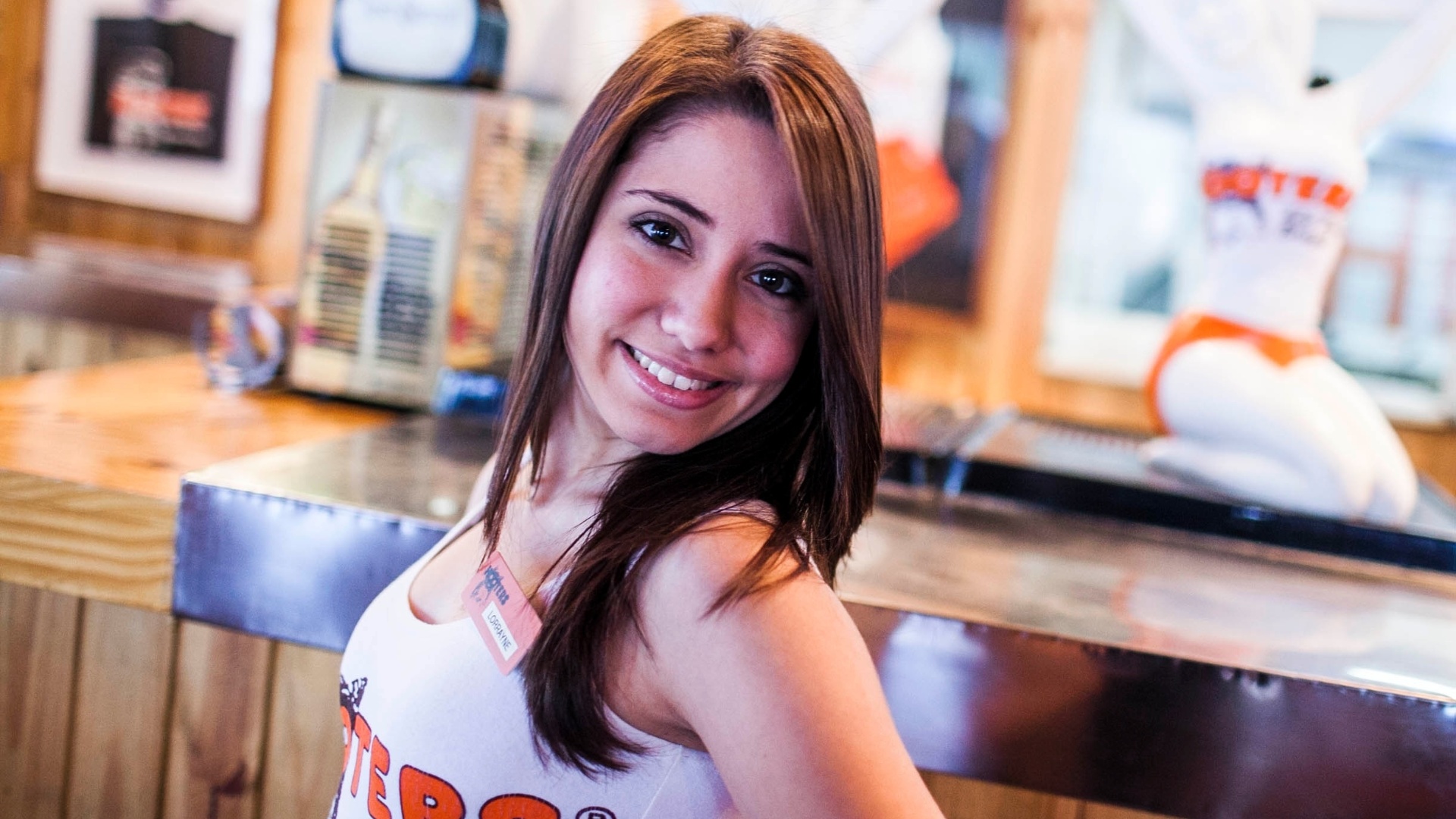 Fotos Conhe A As Gar Onetes Sensuais Da Rede De Fast Food Hooters Uol Economia