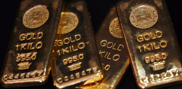 O ouro é tradicionalmente procurado por investidores em momentos de crise e medo da inflação - Arko Datta/Reuters/Arquivo