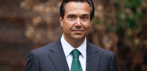 O diretor-executivo do Lloyds Banking Group, António Horta Osório, em frente à sede em Londres - Andrew Winning/Reuters