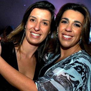 A irmãs Maria Carolina Diniz (à esq.) e Maria Cecília Diniz (à dir.) criaram a MCD Travel, agência de viagens e eventos voltada para o público gay - Divulgação