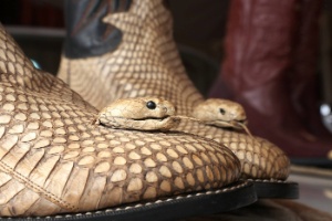 botas de couro de cobra cascavel