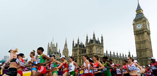 Corredoras em ação durante a maratona feminina dos Jogos Olímpicos de Londres 2012 - Daniel Garcia/AFP