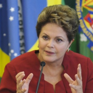 A presidente Dilma Rousseff sancionou sem vetos a lei que eleva o teto do salário dos servidores públicos - Antônio Cruz/ABr