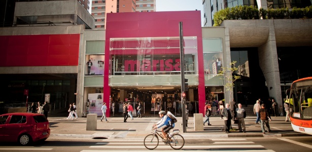 Fachada de loja da Marisa na av. Paulista; expectativa da empresa é faturar R$ 500 milhões com a venda direta - Rodrigo Capote/Folhapress