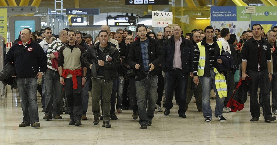 21.fev.2013 - Quase 260 voos do grupo espanhol Iberia deverão ser cancelados nesta quinta-feira, quarto dia da greve contra o plano de reestruturação da companhia, que inclui 3.807 demissões.
