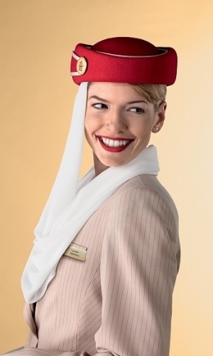 Tripulação usa uniforme da Emirates - Divulgação