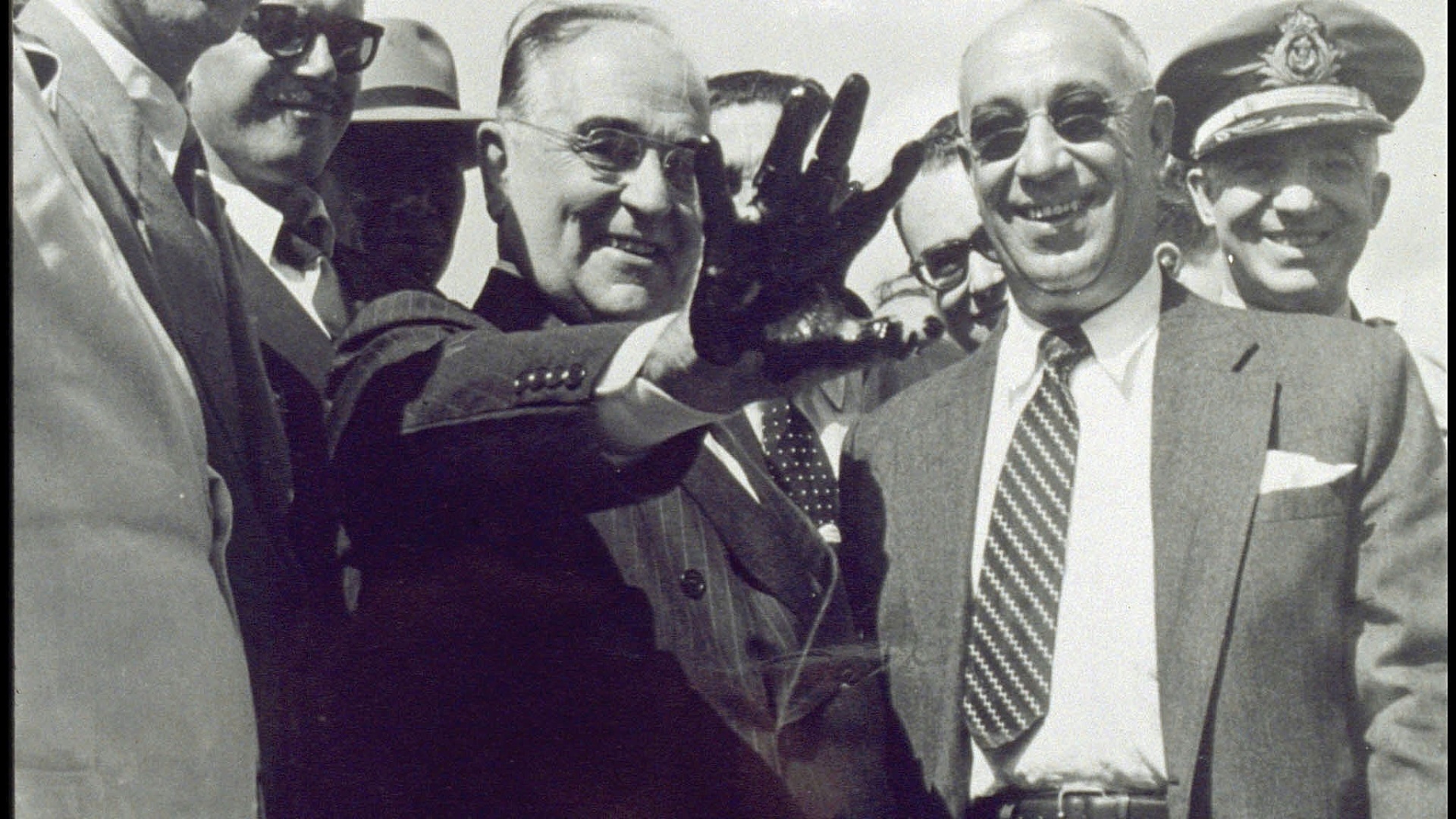 01.06.1952 - Visita Getulio Vargas à Refinaria de Mataripe (atual RLAM) Petrobras - Banco de Imagens Petrobras